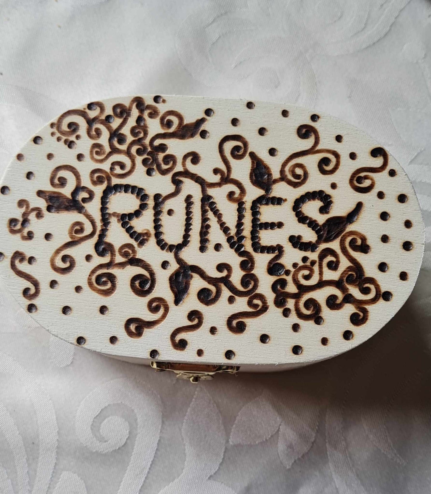 Runes en quartz rose et sa boite de rangement