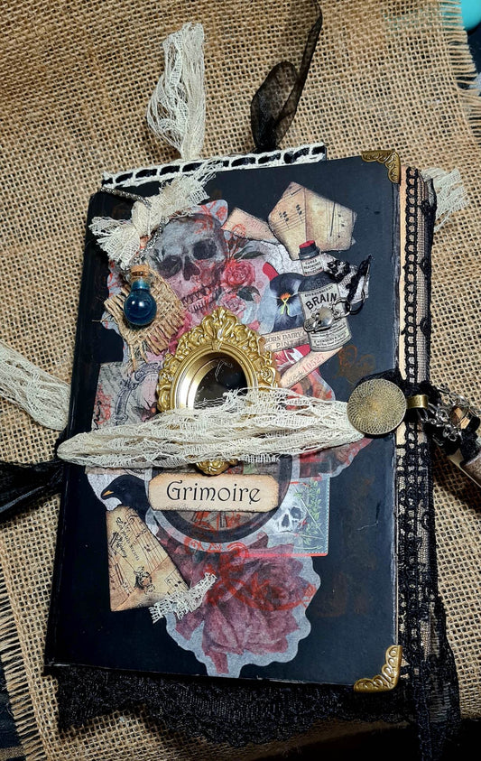 Grimoire de sorcière (livre des ombres)