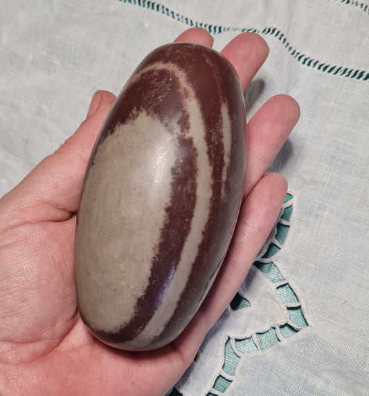 Grande pierre roulée Shiva Lingam